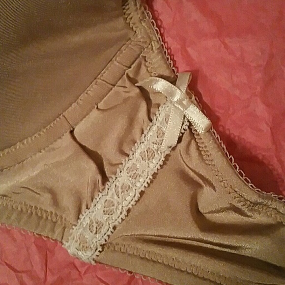 "B'TEMPTED" PADDED  BRA 32DD. BEIGE - Picture 3 of 4